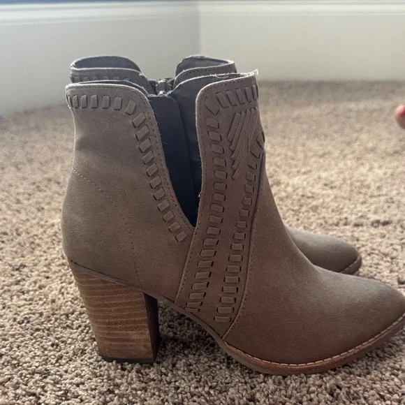 Stylish Tan Ankle Boots for Women - Picture 3 of 7